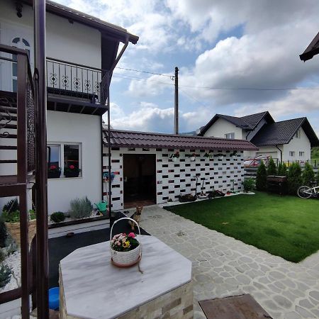 Hotel Vizuina Lupului Hura-Humora Exteriér fotografie