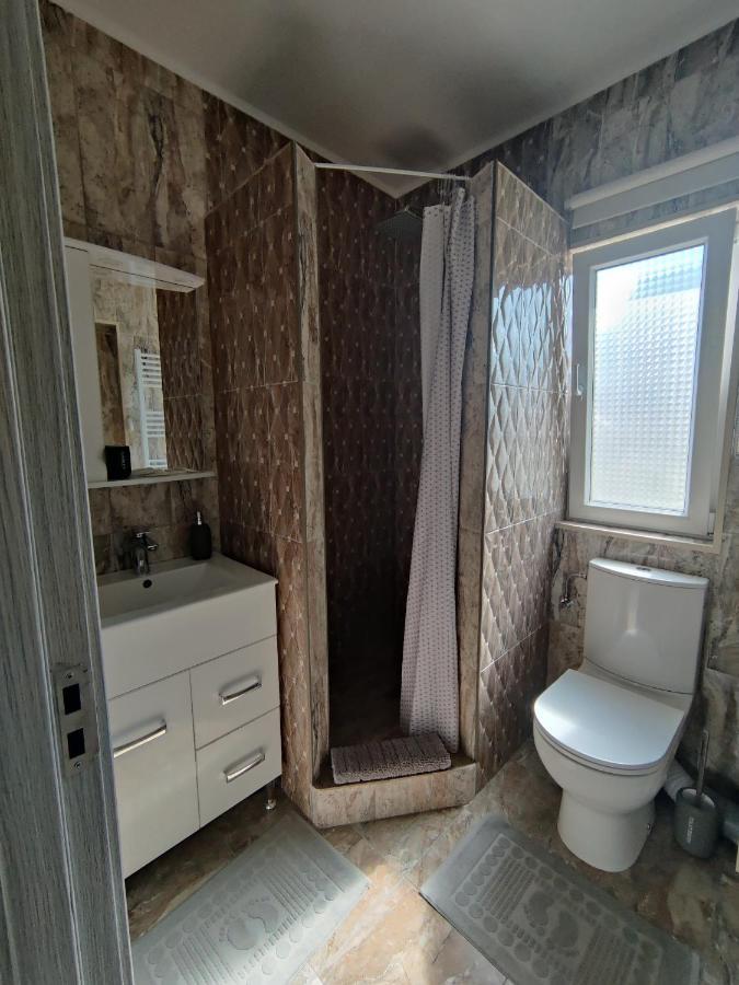 Hotel Vizuina Lupului Hura-Humora Exteriér fotografie