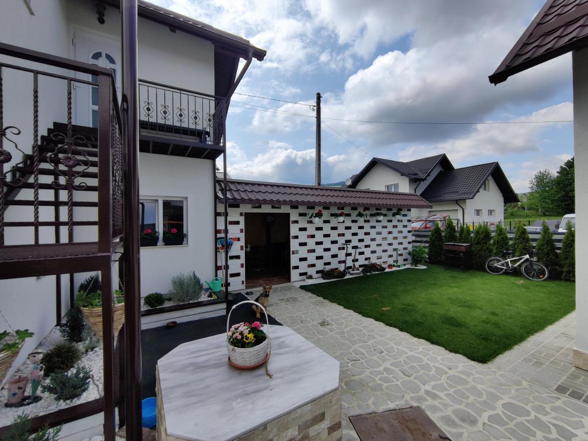Hotel Vizuina Lupului Hura-Humora Exteriér fotografie